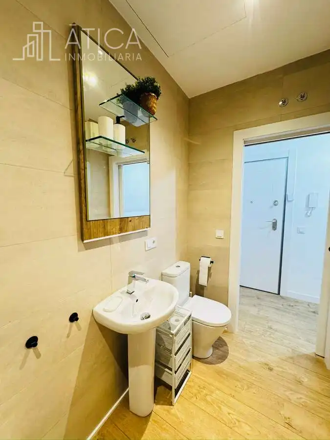 Bany de Apartament de lloguer en Salamanca amb Aire condicionat, Calefacció i Moblat