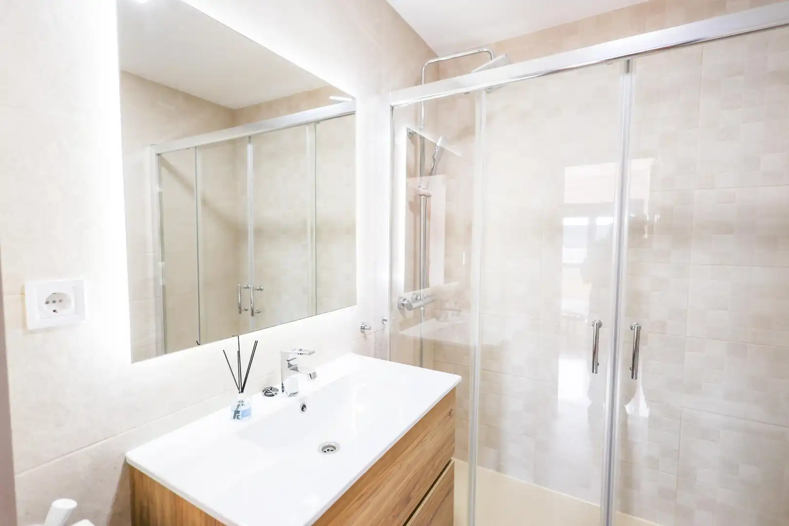 Bany de Apartament de lloguer en Madrid amb Aire condicionat, Calefacció i Parquet