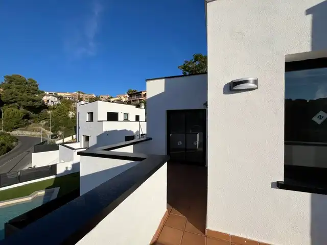 Vista exterior de Casa o xalet en venda en Calafell amb Aire condicionat, Calefacció i Jardí privat