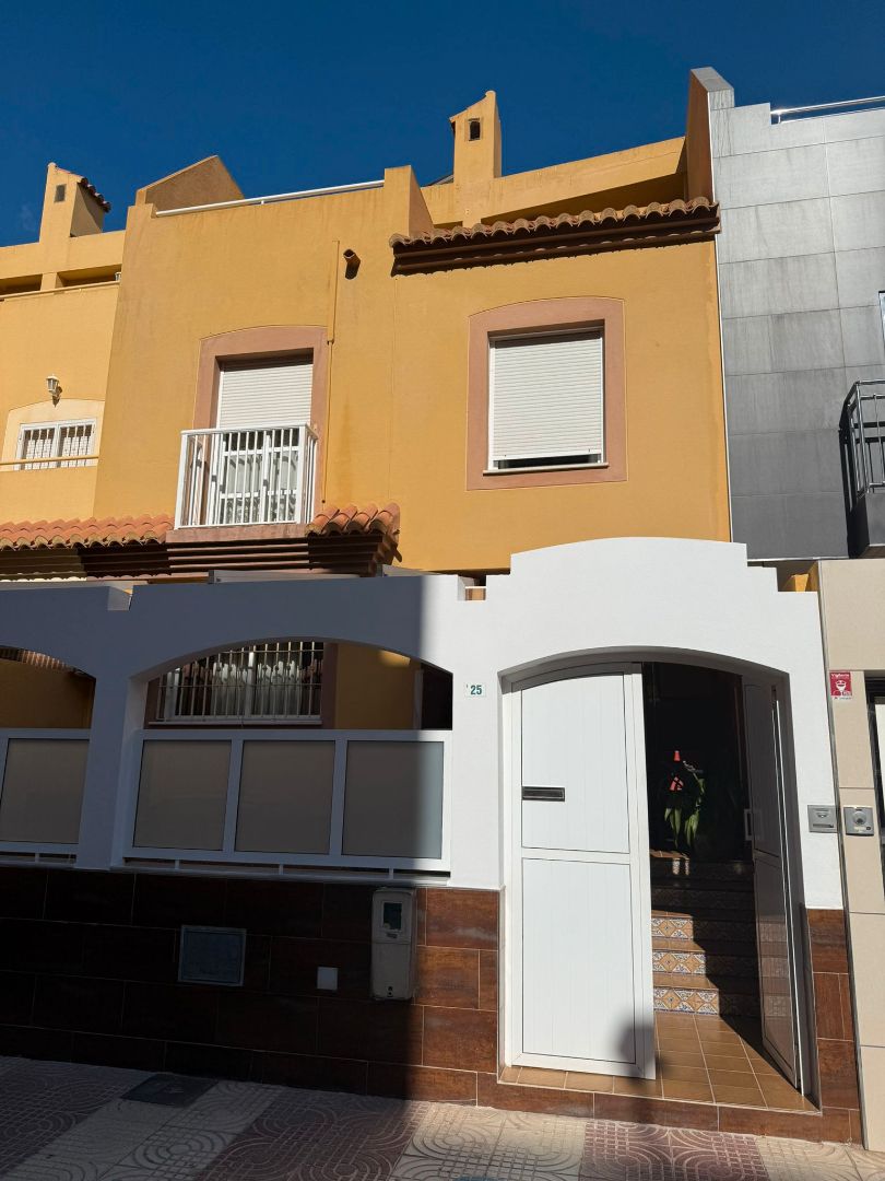 Single-family semi-detached for sale in Calle Joaquín Blume, 25, Roquetas Pueblo