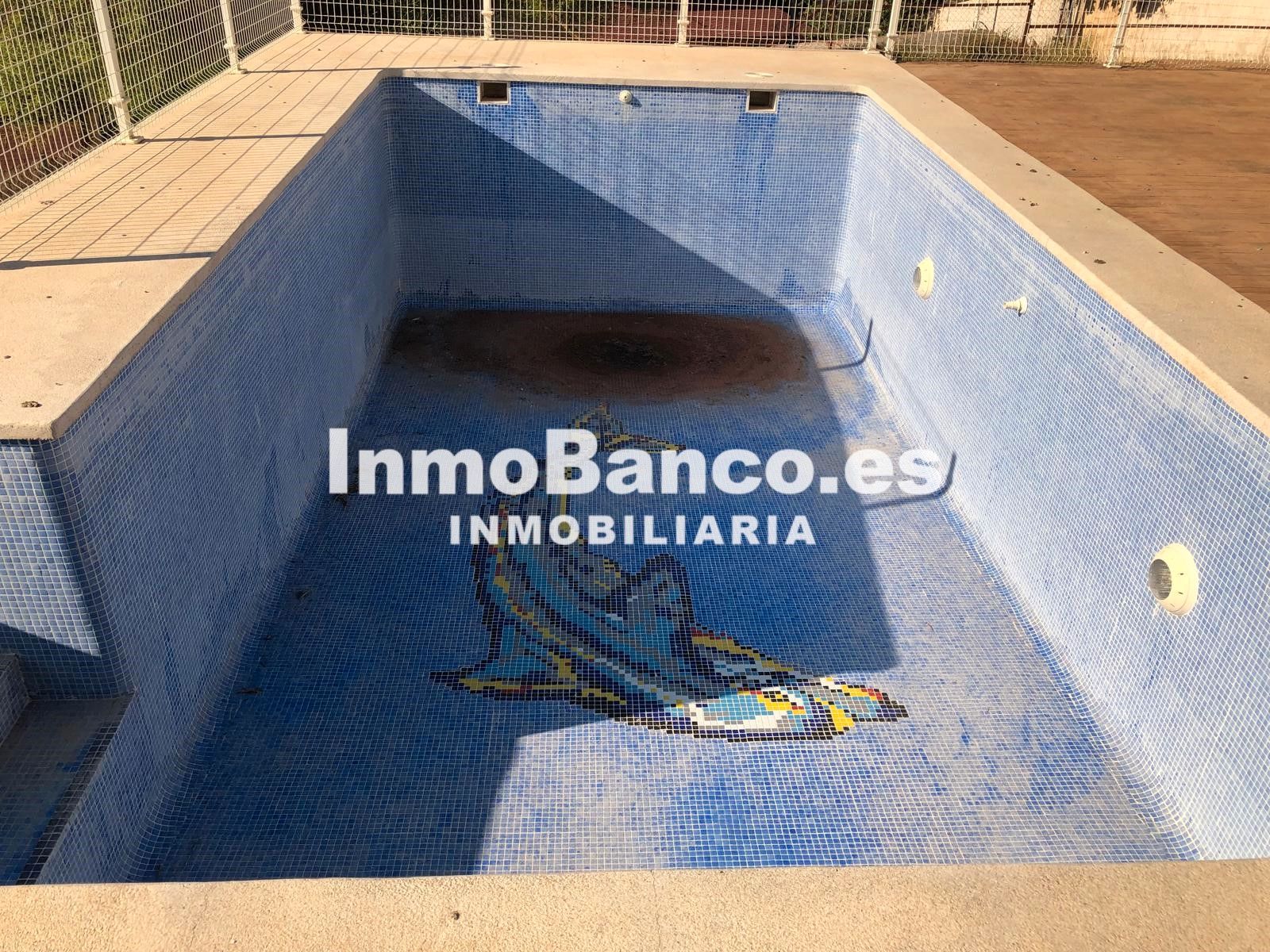 Swimming pool of House or chalet for sale in Chiva  with Private garden, Terrace and Swimming Pool