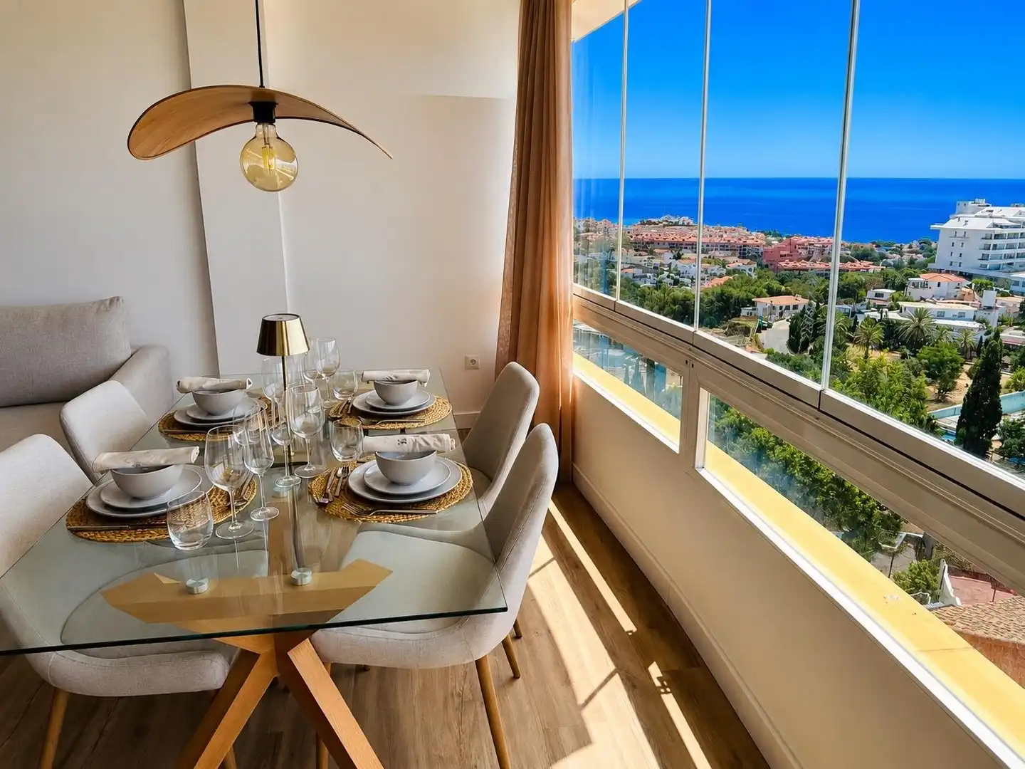 Menjador de Apartament en venda en Fuengirola amb Aire condicionat, Calefacció i Terrassa