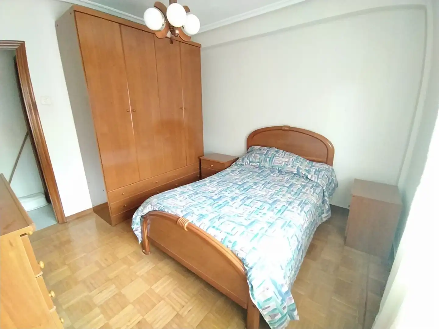 Habitación de Piso en venta en Avilés con Parquet