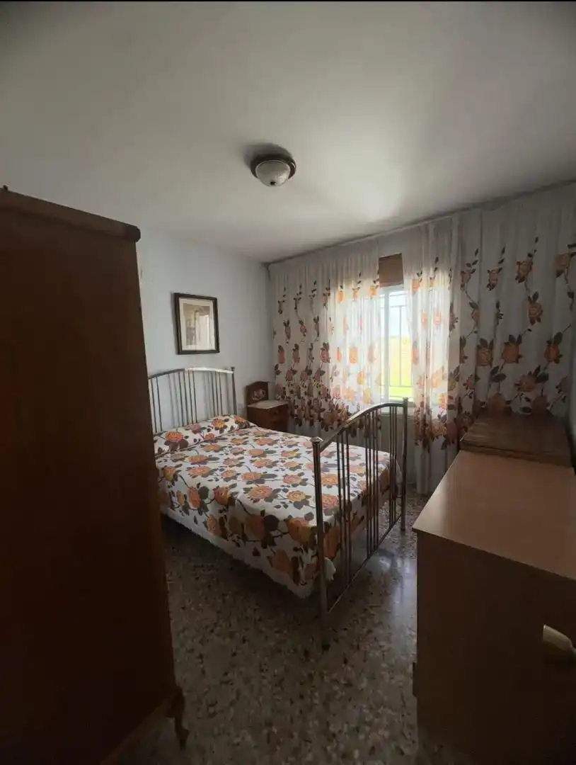 Dormitori de Casa adosada en venda en Utiel amb Balcó
