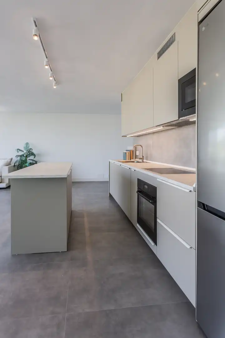 Cuina de Apartament en venda en Marbella amb Terrassa, Piscina i Internet