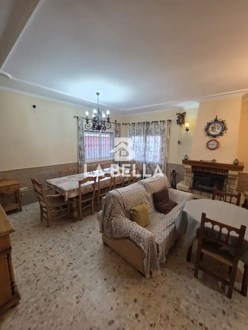 Menjador de Casa o xalet en venda en Sevilla amb Aire condicionat, Jardí privat i Traster
