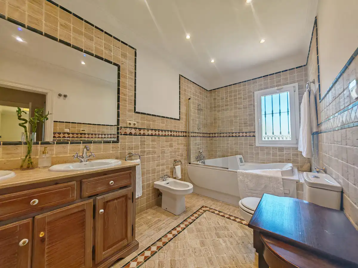 Bathroom of Houses for sale in Marbella  with Air Conditioner, Heating and Private garden