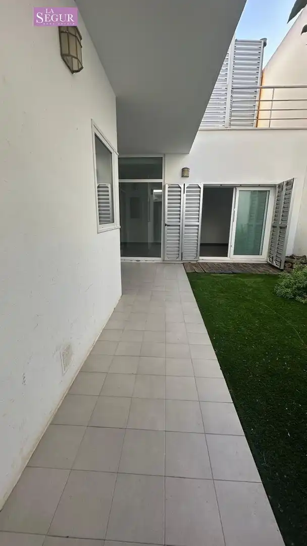 Terrassa de Casa adosada en venda en Conil de la Frontera amb Jardí privat, Terrassa i Piscina comunitària