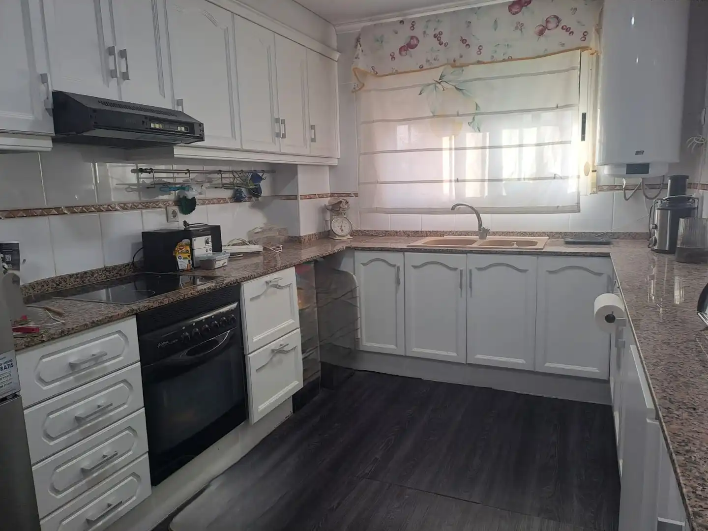 Cocina de Casa o chalet en venta en Montserrat con Aire acondicionado, Calefacción y Jardín privado