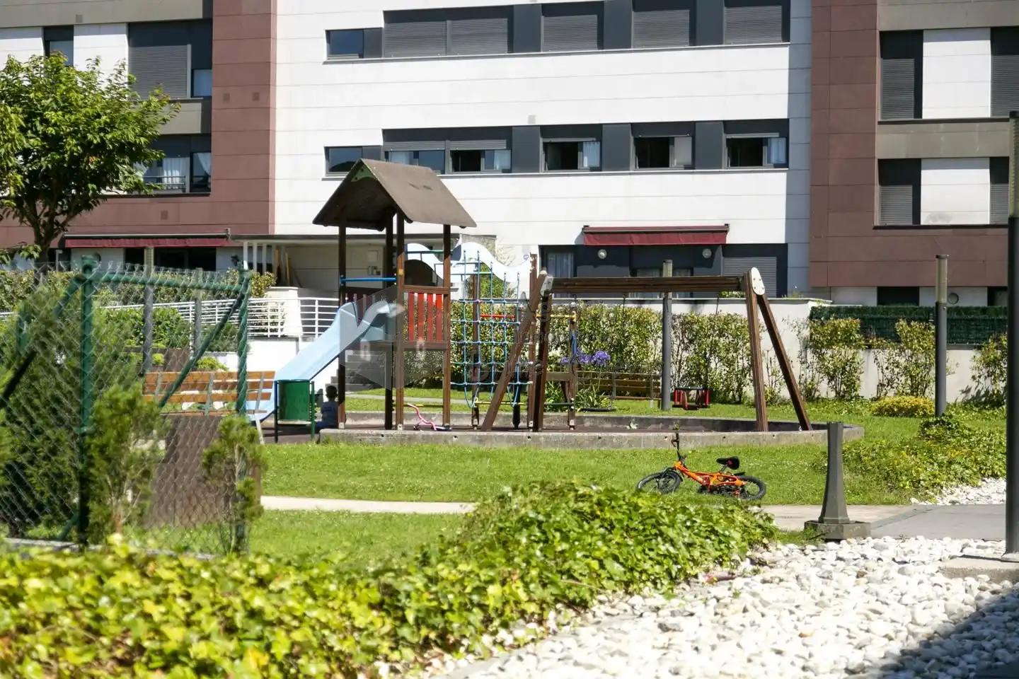 Außenansicht von Erdgeschoss zum Verkauf in Oviedo  mit Heizung, Privatgarten und Parkett