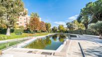 Swimming pool of Flat for sale in  Madrid Capital  with Air Conditioner and Terrace