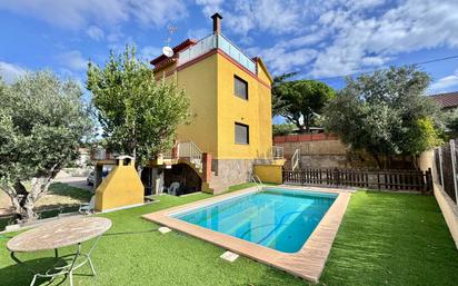 Swimming pool of House or chalet for sale in Castellar del Vallès  with Air Conditioner and Swimming Pool