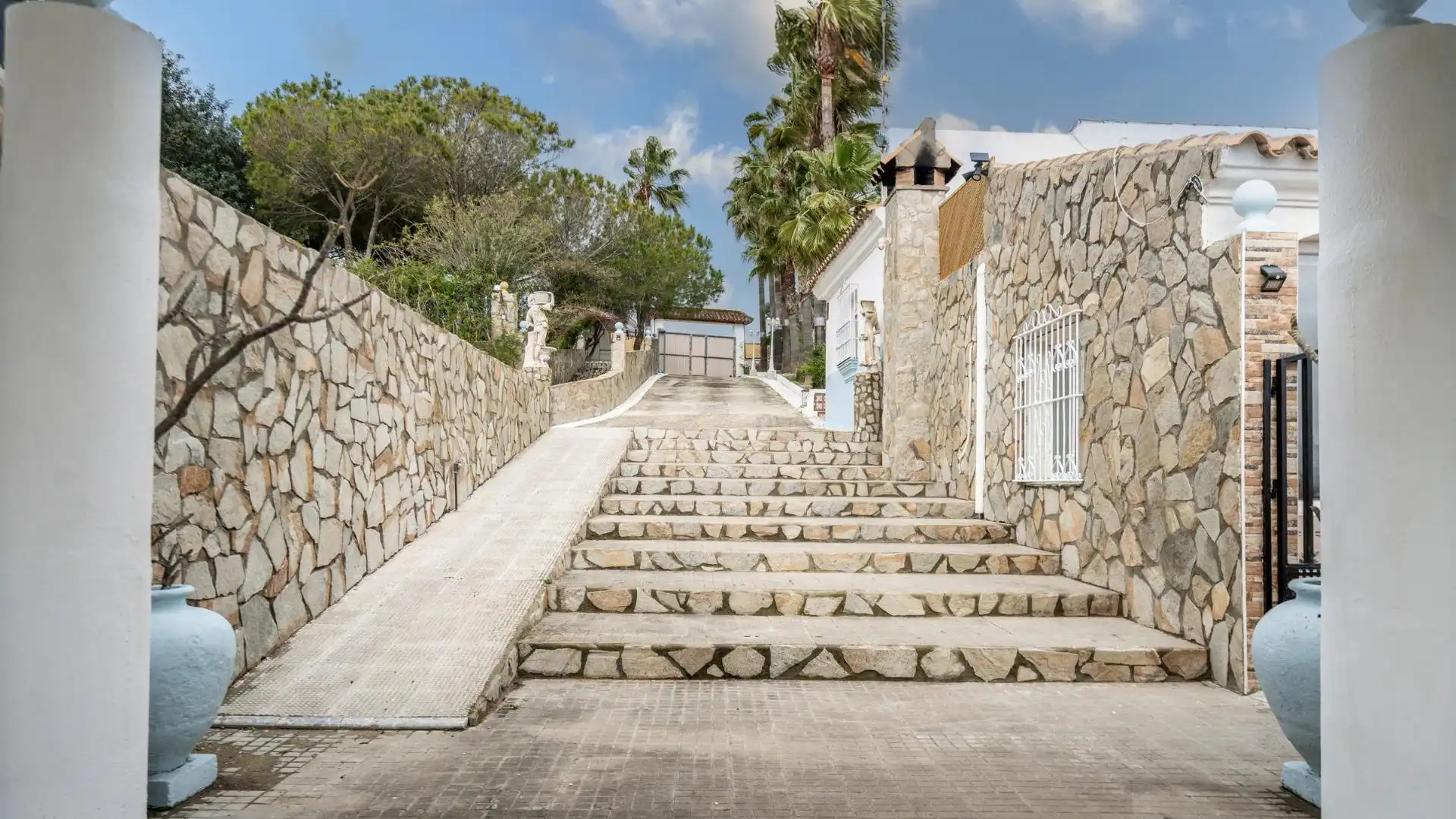 Exterior view of Houses for sale in Chiclana de la Frontera  with Air Conditioner, Private garden and Terrace