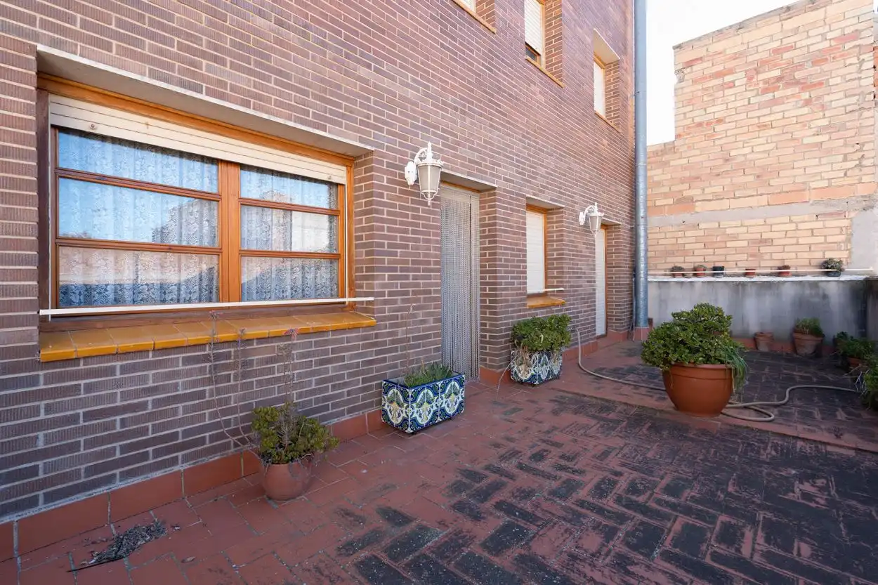 Vista exterior de Casa o xalet en venda en Tortosa amb Calefacció, Terrassa i Traster