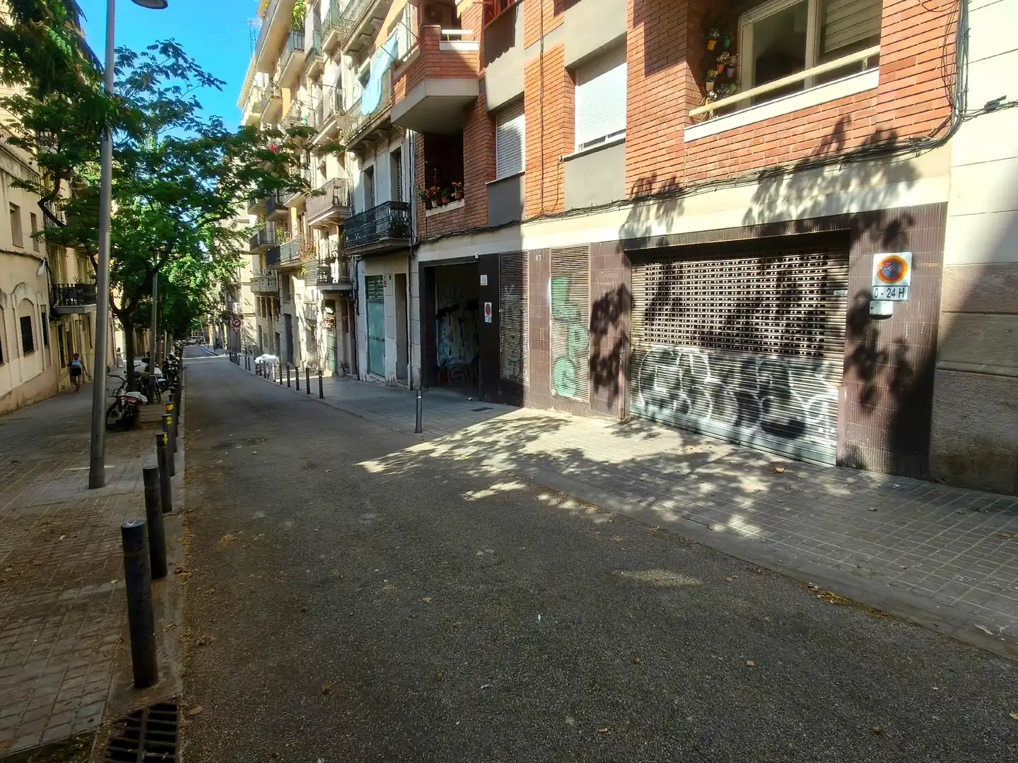 Garage for rent in Carrer de Salvà, El Poble Sec - Parc de Montjuïc