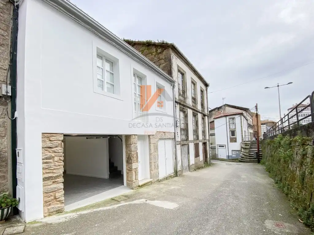 Vista exterior de Casa adosada en venta en Santiago de Compostela  con Balcón