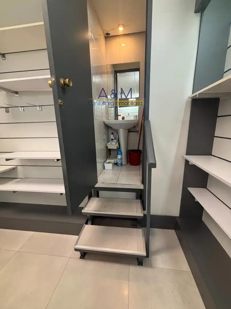 Baño de Local de alquiler en Valladolid con Aire acondicionado