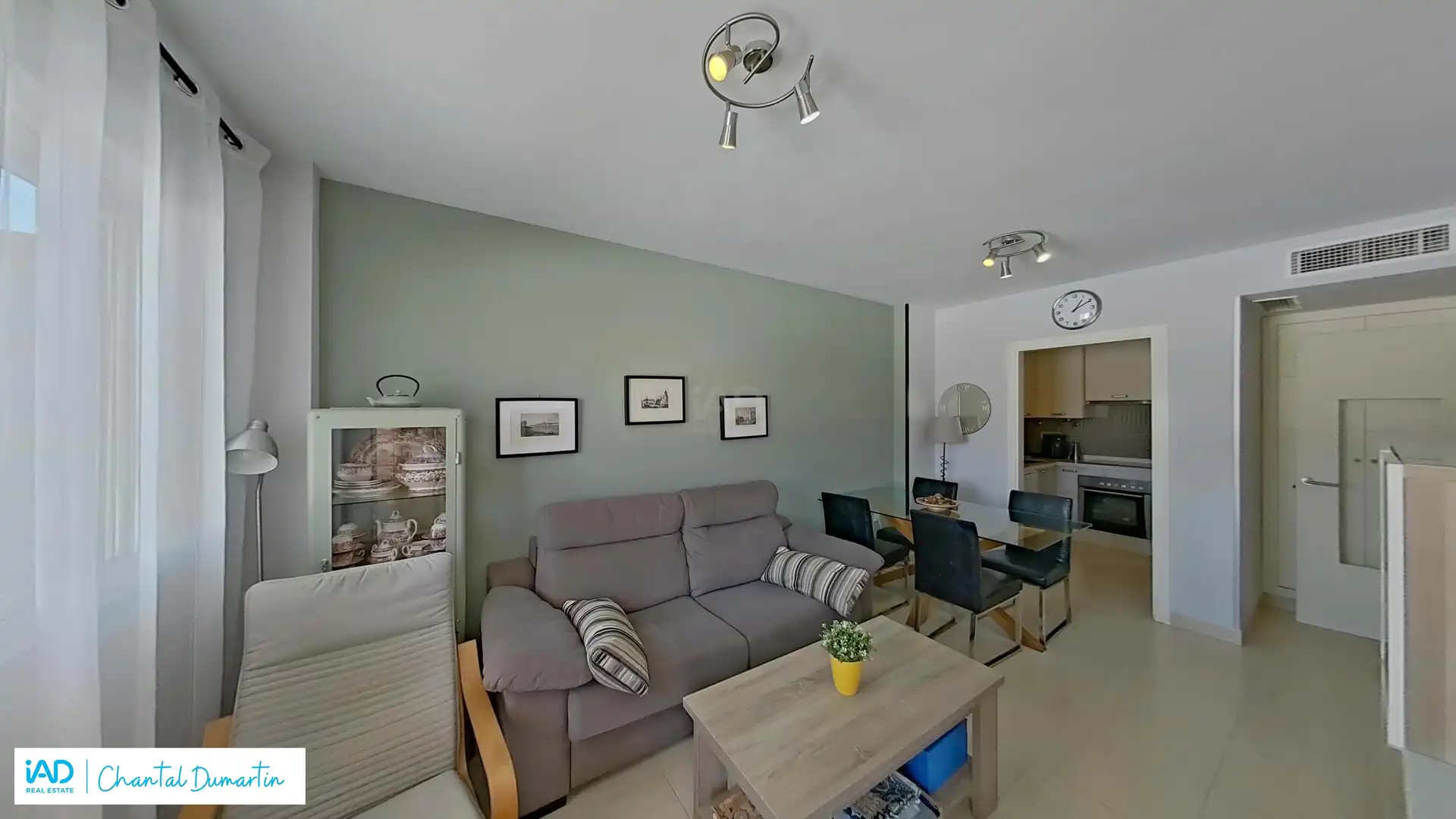 Sala d'estar de Pis en venda en Roquetas de Mar amb Aire condicionat i Terrassa