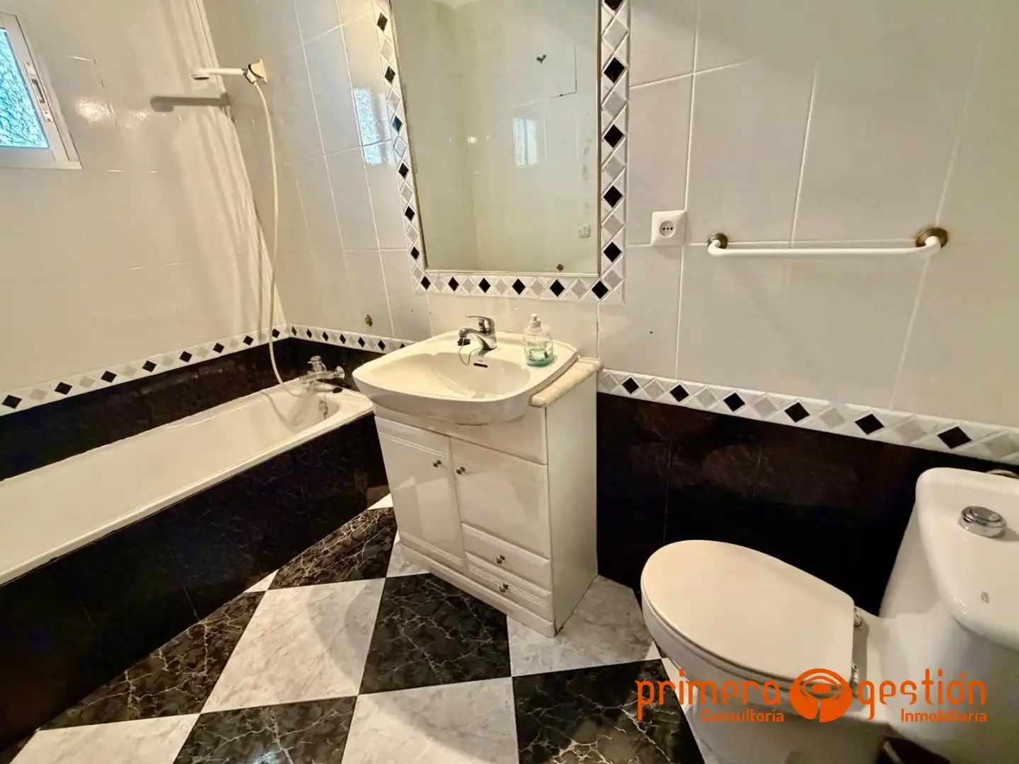 Baño de Casa o chalet en venta en Lora del Río con Trastero y Amueblado
