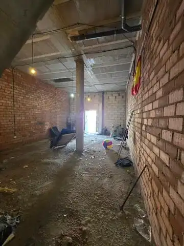 Gewerbefläche zur Miete in Avenida Primero de Mayo 22, imagen 2