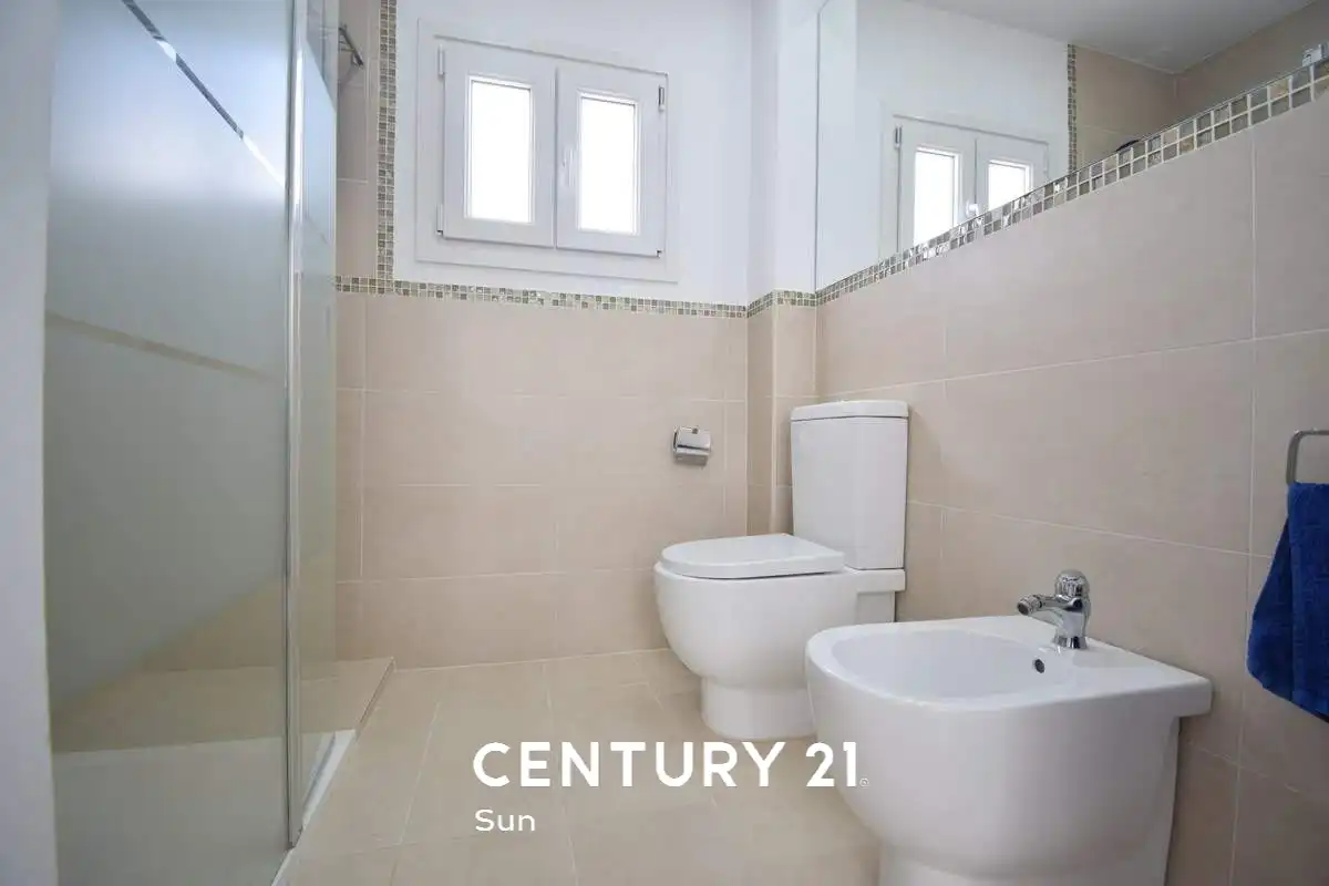 Baño de Casa o chalet de alquiler en Estepona con Aire acondicionado, Jardín privado y Terraza