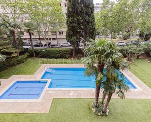 Piscina de Apartament en venda en  Barcelona Capital amb Aire condicionat, Terrassa i Piscina