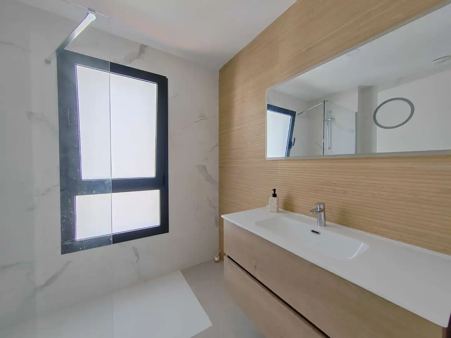 Bany de Casa o xalet de lloguer en Vélez-Málaga amb Aire condicionat, Terrassa i Piscina