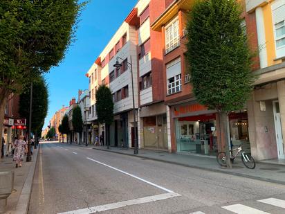 Vista exterior de Local en venda en Gijón 