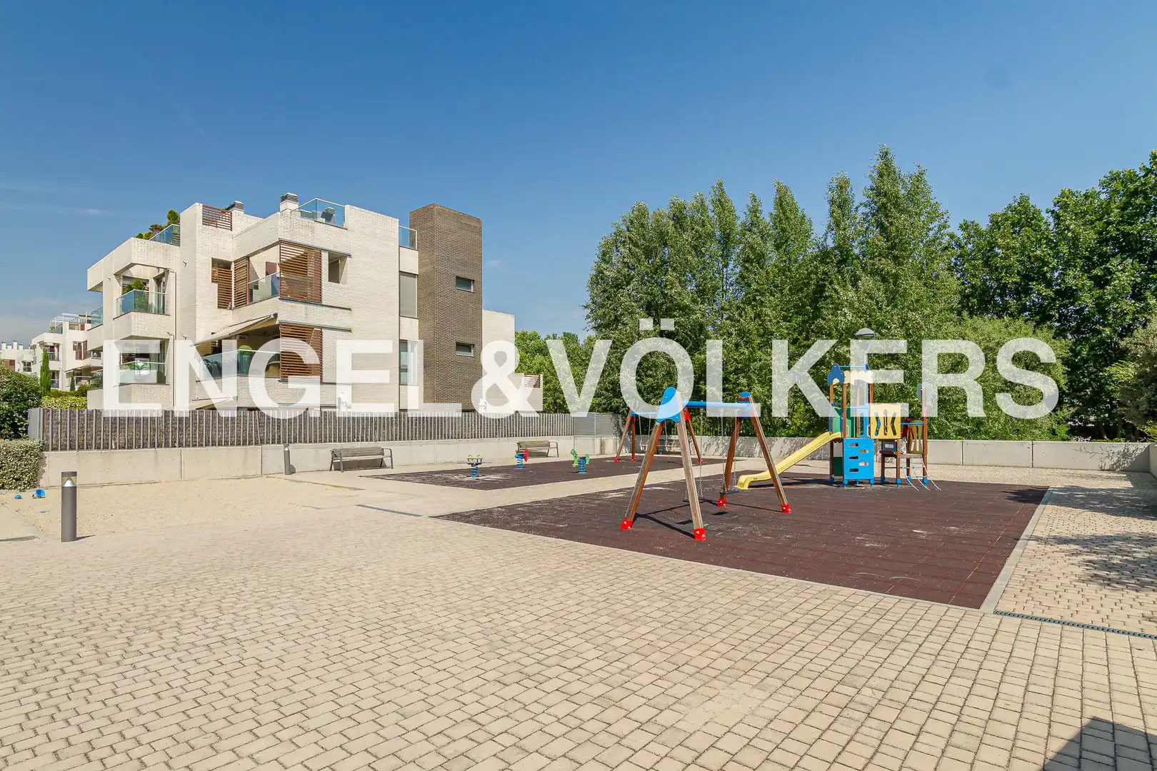 Vista exterior de Ático de alquiler en Pozuelo de Alarcón con Calefacción, Jardín privado y Terraza