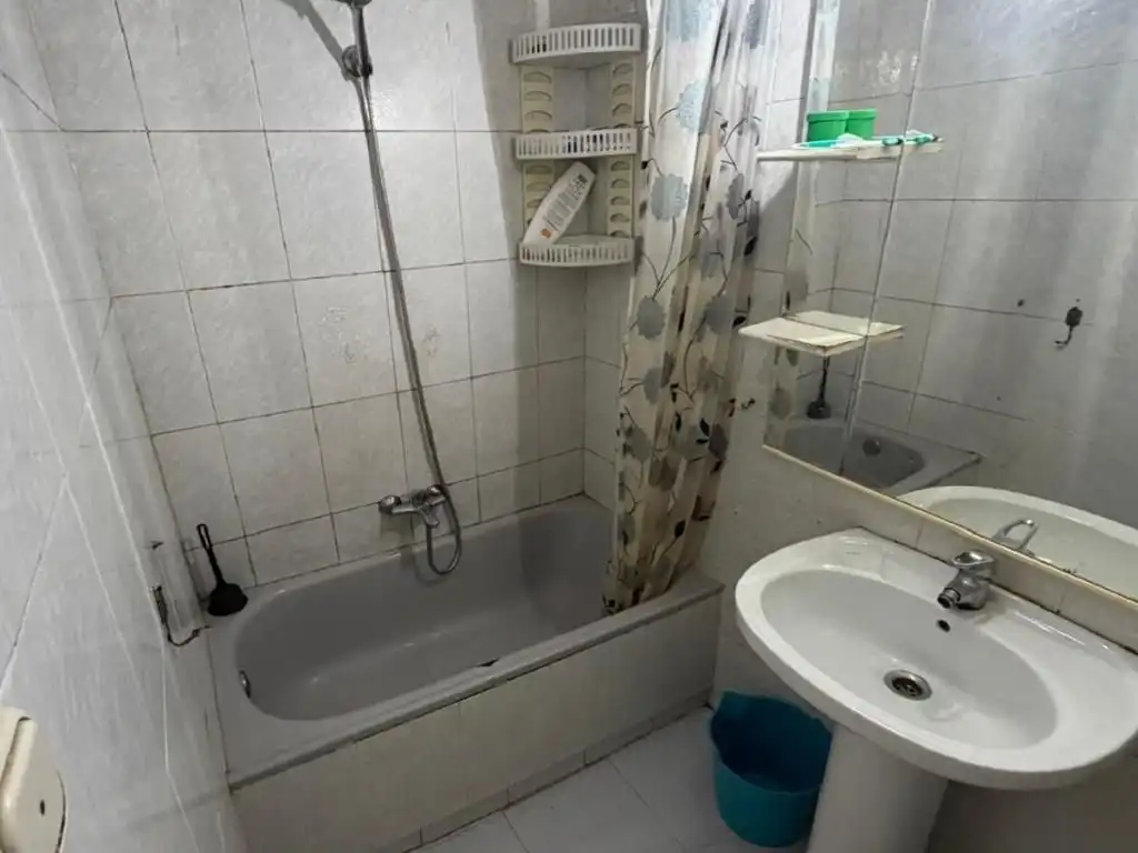 Baño de Piso en venta en Málaga con Calefacción, Terraza y Balcón