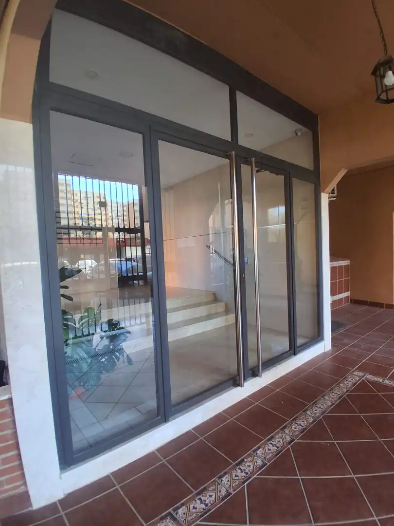 Wohnung zur Miete in Sevilla mit Klimaanlage, Terrasse und Waschmaschine