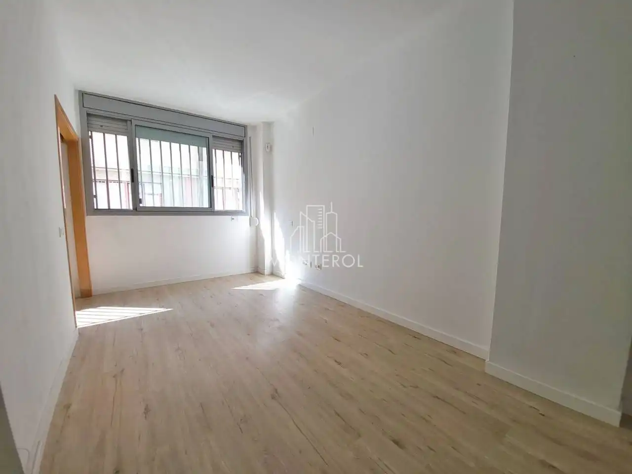 Habitación de Piso en venta en Sabadell con Aire acondicionado, Calefacción y Piscina comunitaria