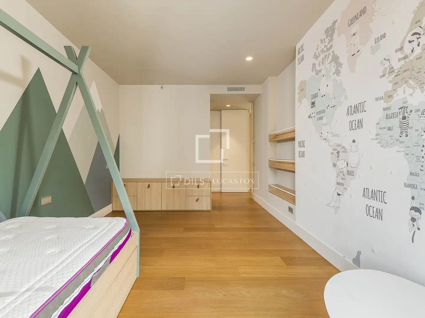 Habitación de Ático en venta en Barcelona con Aire acondicionado, Calefacción y Jardín privado