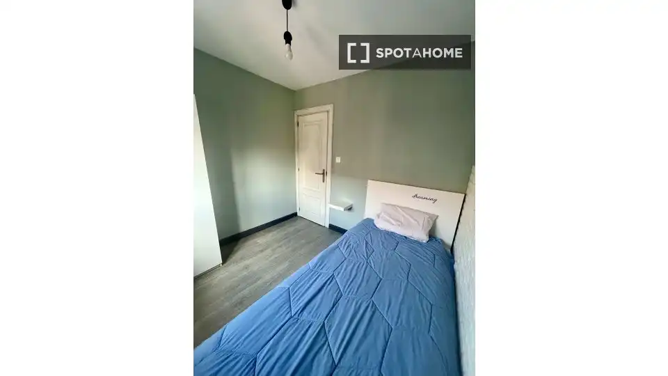 Habitación de Apartamento para compartir en Zaragoza con Aire acondicionado, Calefacción y Terraza