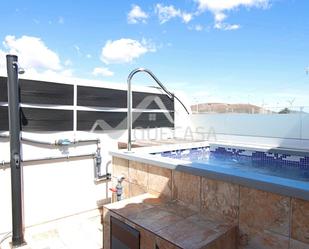 Swimming pool of Single-family semi-detached for sale in Santa Lucía de Tirajana  with Air Conditioner