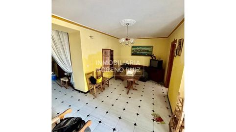 CASA CON GRANDES ESPACIOS Y DOS PATIOS.