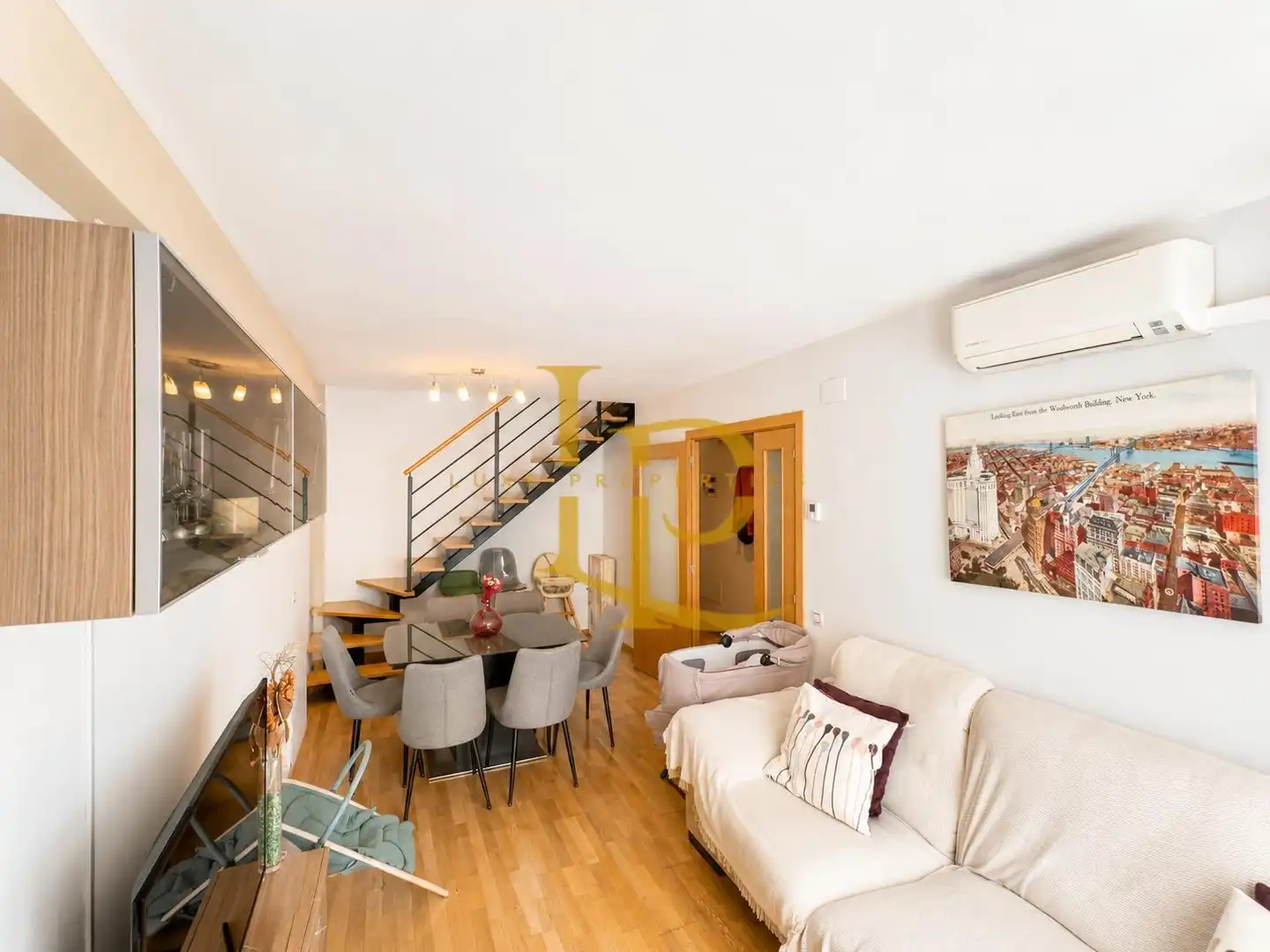Sala d'estar de Dúplex en venda en Rubí amb Aire condicionat, Calefacció i Parquet