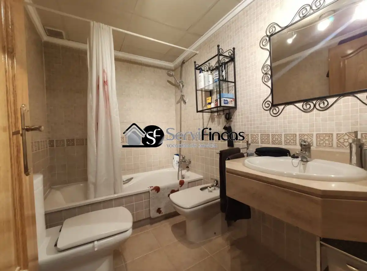 Baño de Piso de alquiler en Madrid con Aire acondicionado, Calefacción y Trastero