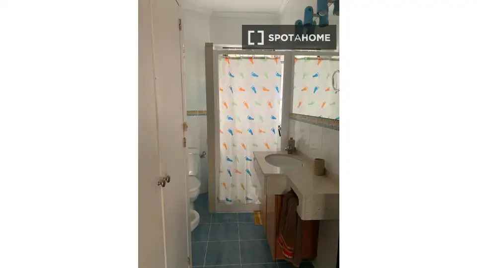 Bathroom of Flat for share in Alicante / Alacant  with Air Conditioner, Terrace and Furnished