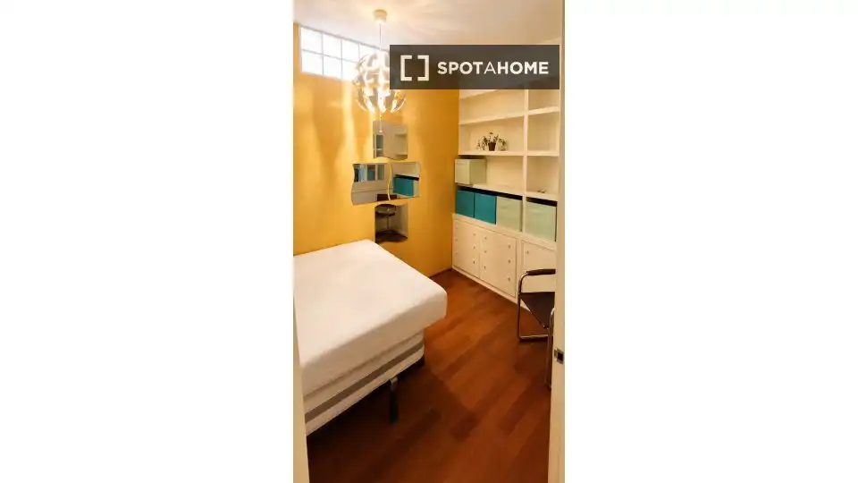 Bedroom of Flat for rent in Barcelona  with Air Conditioner, Heating and Furnished