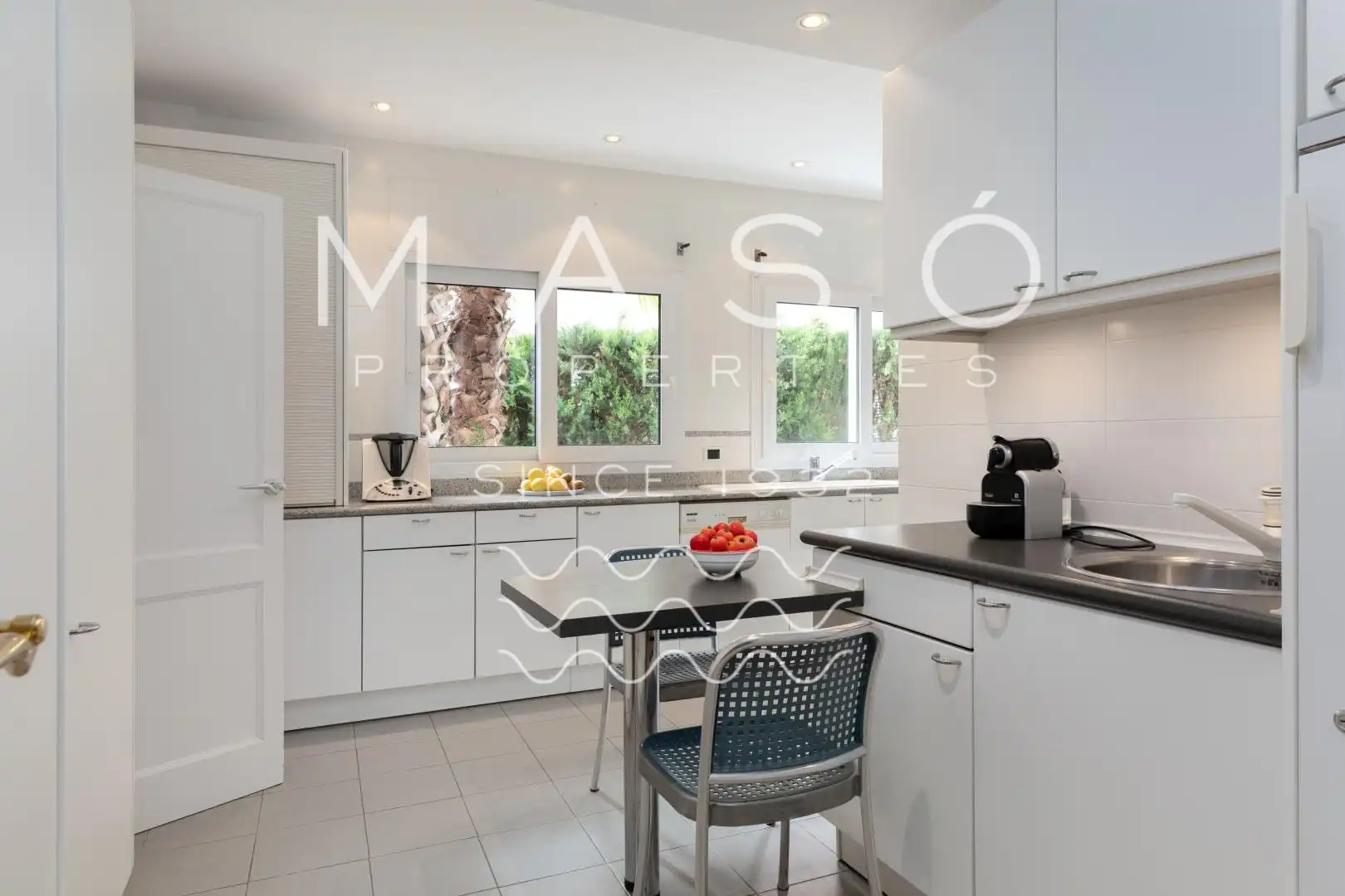 Cocina de Casa o chalet en venta en Castell d'Aro, Platja d'Aro i s'Agaró con Calefacción, Jardín privado y Terraza