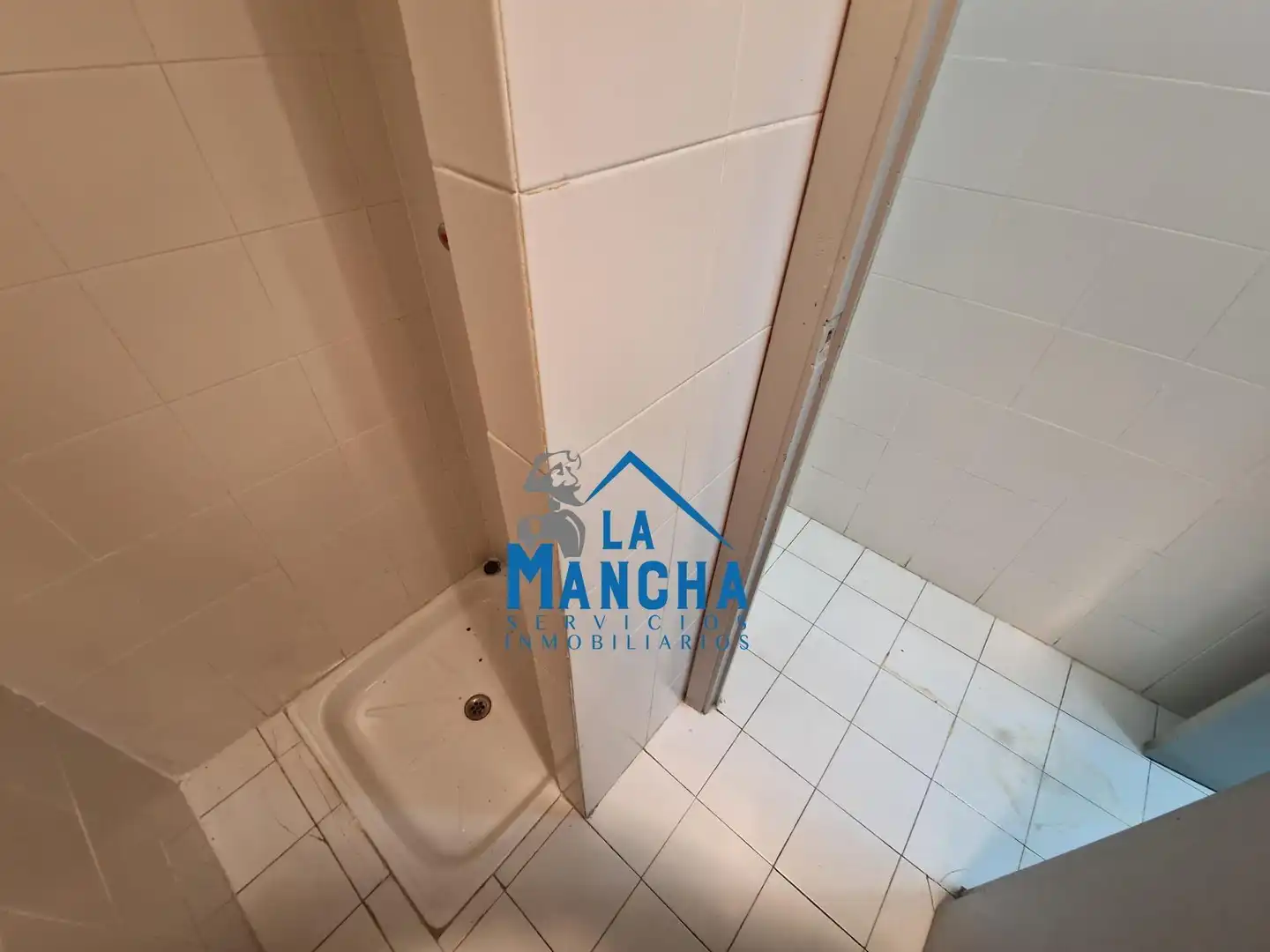 Badezimmer von Geschaftsraum zur Miete in Albacete mit Klimaanlage