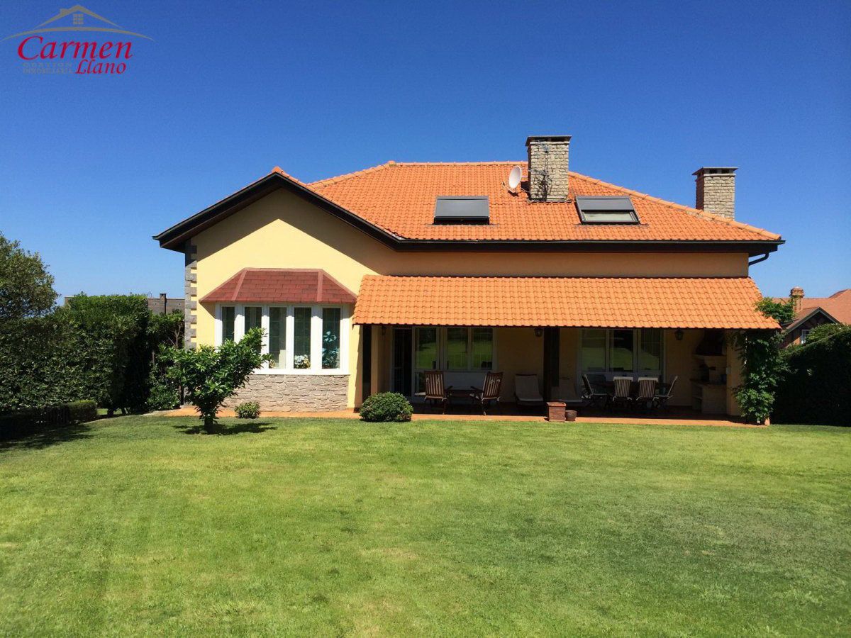 Vista exterior de Casa o xalet en venda en Getxo  amb Calefacció, Jardí privat i Terrassa