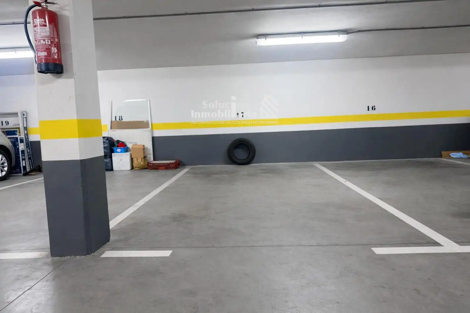 Aparcament de Dúplex en venda en Salamanca amb Calefacció, Terrassa i Piscina