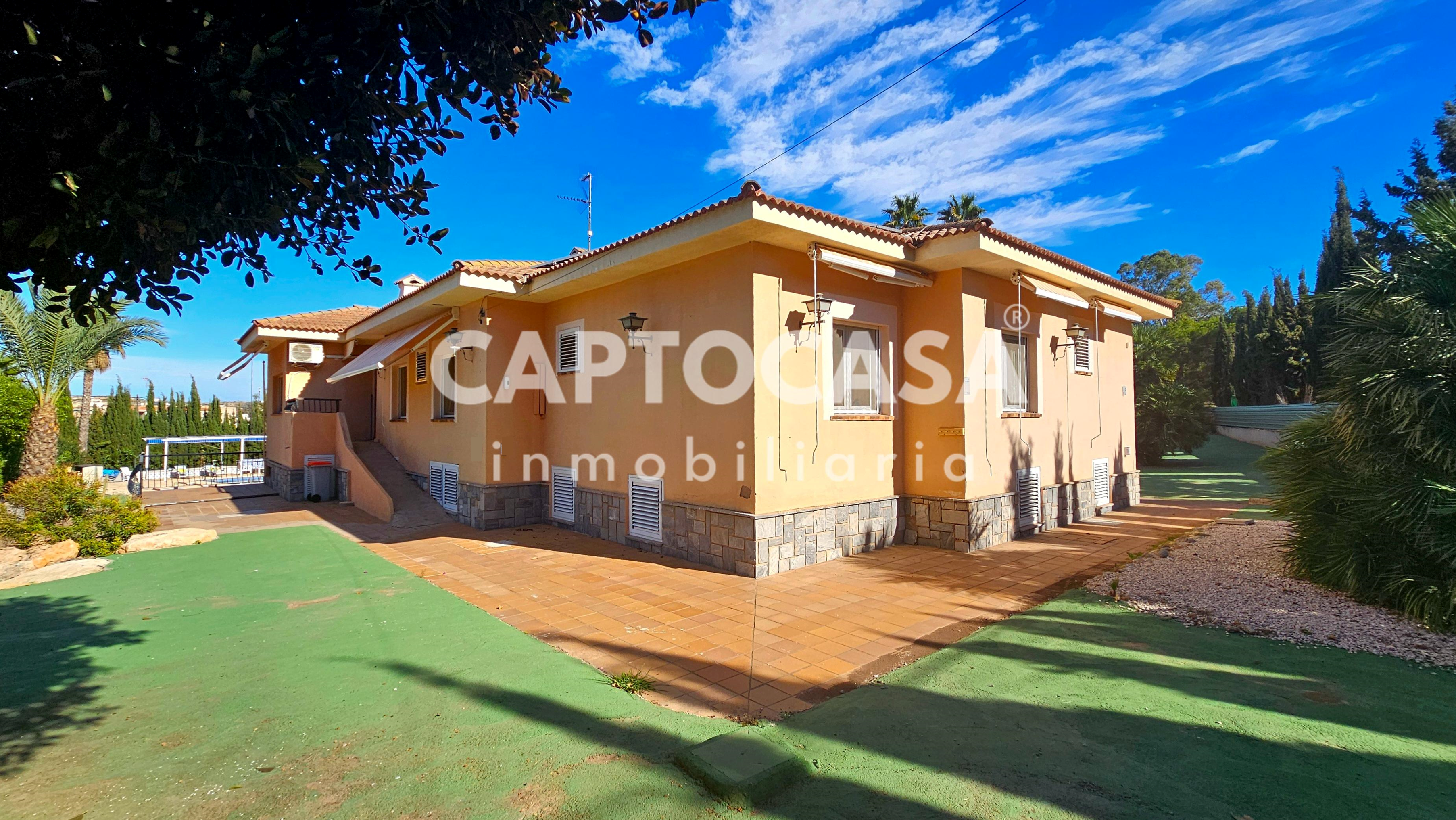Vista exterior de Casa o xalet en venda en Cartagena amb Aire condicionat, Calefacció i Jardí privat