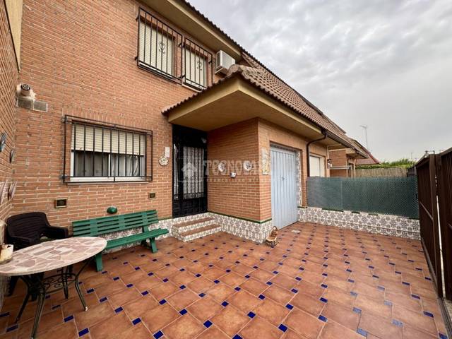 Casa adosada en Venta en La Paloma - Asfain