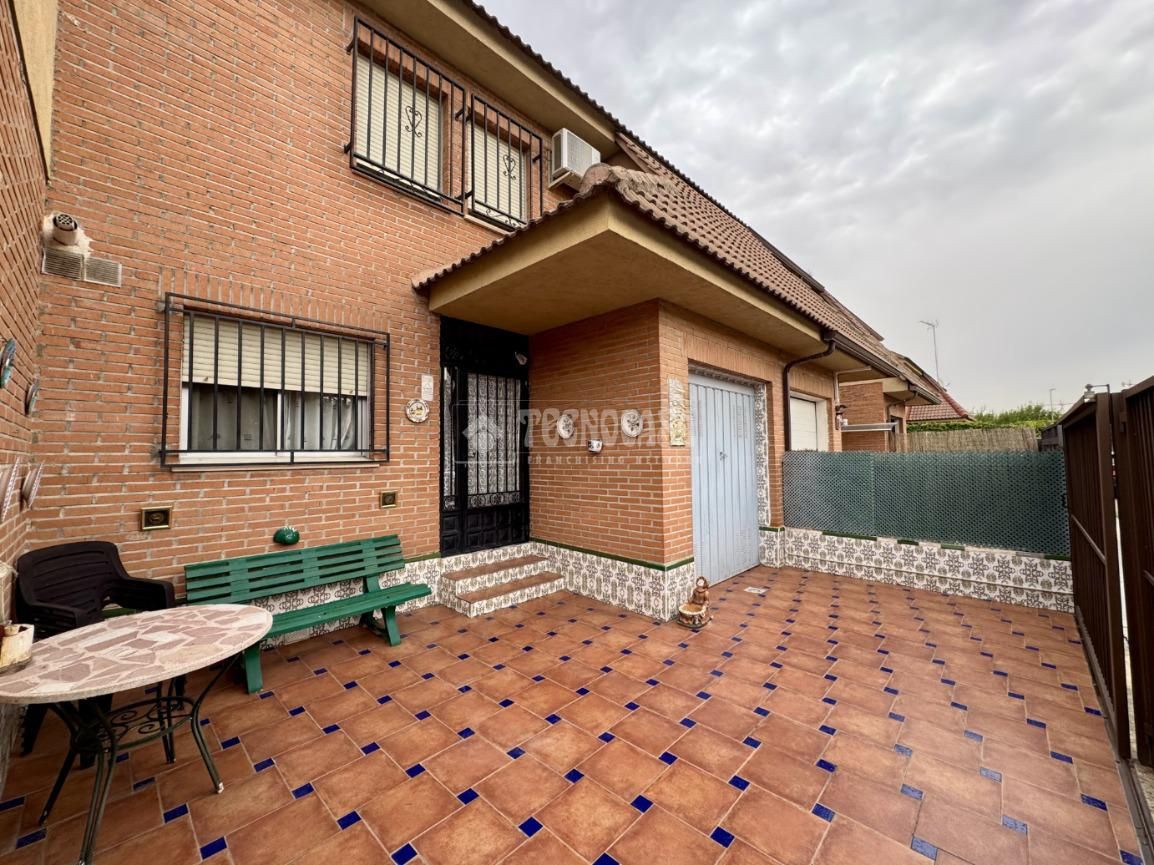 Exterior view of Single-family semi-detached for sale in Azuqueca de Henares
