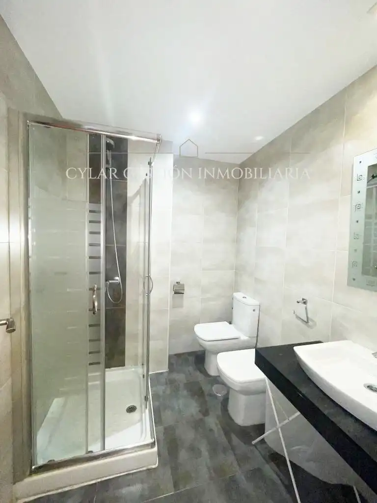Baño de Piso de alquiler en Salamanca con Calefacción, Parquet y Amueblado