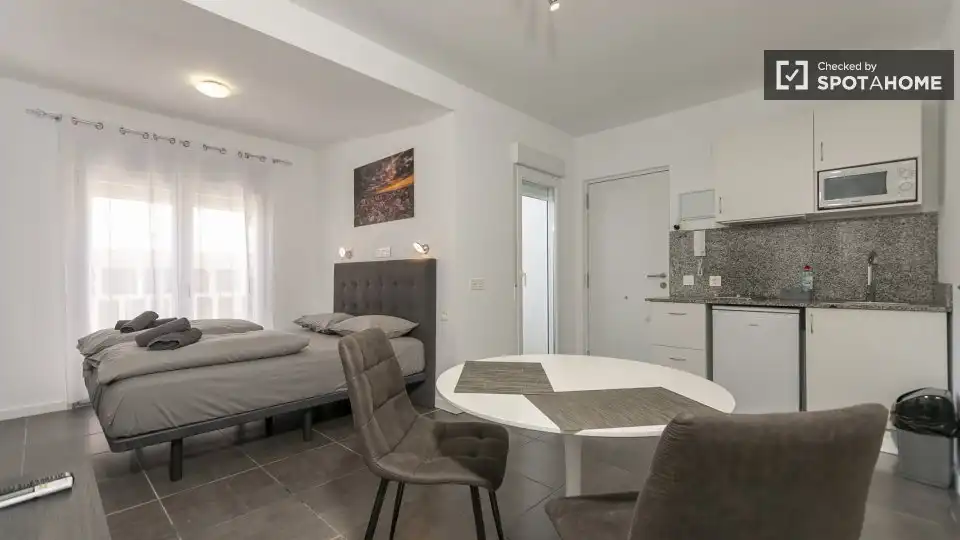 Habitación de Piso de alquiler en Valencia con Aire acondicionado, Calefacción y Amueblado
