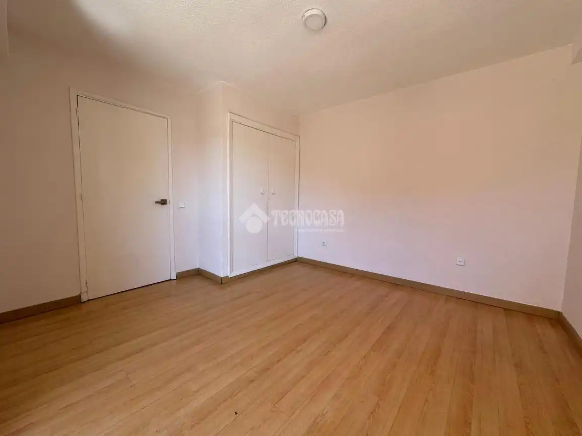Habitación de Piso en venta en Madrid con Terraza y Balcón